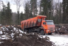 Незаконные свалки, или как делают деньги из воздуха Незаконное захоронение мусора приобрело в Карелии промышленный масштаб. Фото: Алексей Владимиров
