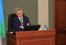 Во время назначения детского омбудсмена Карелии губернатор впал в дрему Глава Карелии Артур Парфенчиков во время обсуждения кандидатуры детского омбудсмена республики откровенно дремал. Фото: Валерий Поташов