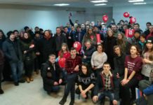 В День смеха в Петрозаводске закрылся Штаб Навального Карельские сторонники Навального в своем штабе. Фото: facebook.com