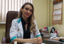 Председатель Петросовета умилилась при виде белочки