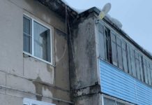Десять лет течёт крыша в квартире пожилой женщины в Заозерье