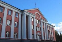 Глава администрации Кондопожского района подписал контракт и приступил к работе