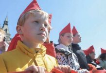 Почти половина школьников-патриотов хотят эмигрировать из России