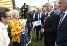 В Питкяранте дали природный газ, а Парфенчикова за это угостили ухой Парфенчиков