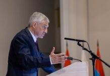 «Просто мы с тобою параллельные миры»
