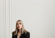 Ушла из политики в сферу полового воспитания