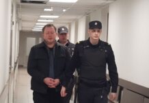 Кормили крошками: суд над бизнесменом, обворовавшим пациентов