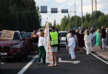 Автопробег в Лаппеенранте: за открытие границы с Россией