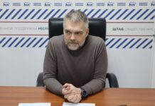 Герой нашего двора: депутат спас цветы, пока прокуратура спасала закон