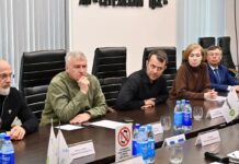 Новые рынки в Кувейте и старый линолеум в садиках