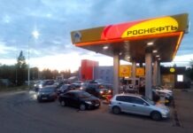 Бензиновые качели: от отговорок про туристов до признания кризиса
