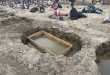 «Лучше сожгите, чем так»: шокирующие фото на кладбище в Костомукше