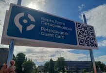 Портрет идеального туриста: смотрит вверх, крыс не замечает, ест от души