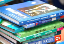 Родители пожаловались на дефицит учебников в школе