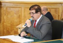 Как коммунист единороссов нахваливал
